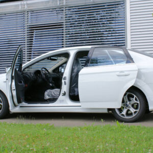 Modification d'ouverture de la porte arrière d'une voiture en porte coulissante électrique vue en gros plan