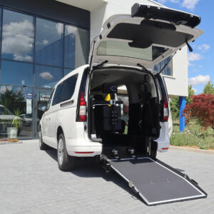 Caddy Maxi TPMR Blanc rampe déployée vue arrière latérale - minibus handicap