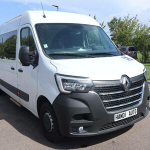 Vue avant d'un Renault Master TPMR - Minibus TPMR occasion - véhicule handicap