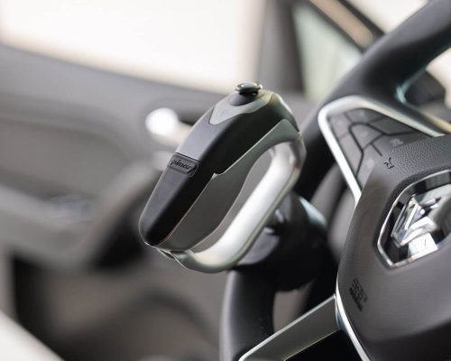 Télécommande intuitive multifonction fixée à volant Renault