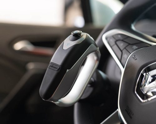 Télécommande intuitive multifonction fixée à volant Renault