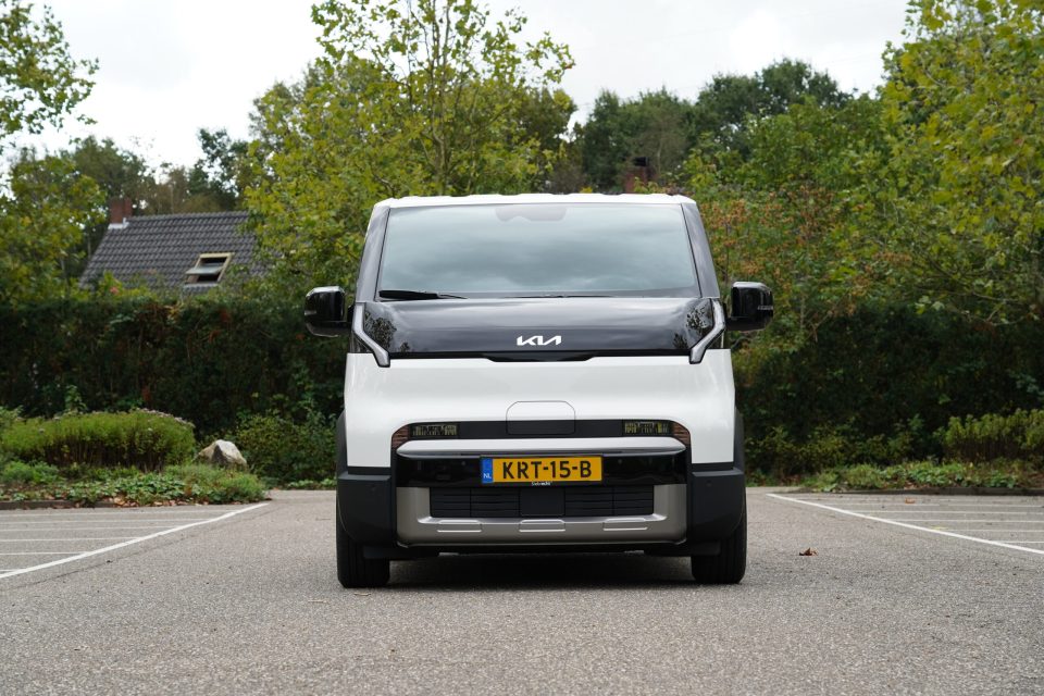 vue de face Kia PV5 Tpmr électrique