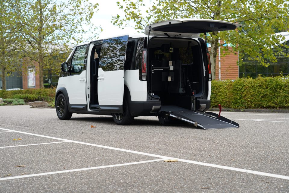 Kia véhicule adapté avec rampe d'accès PMR