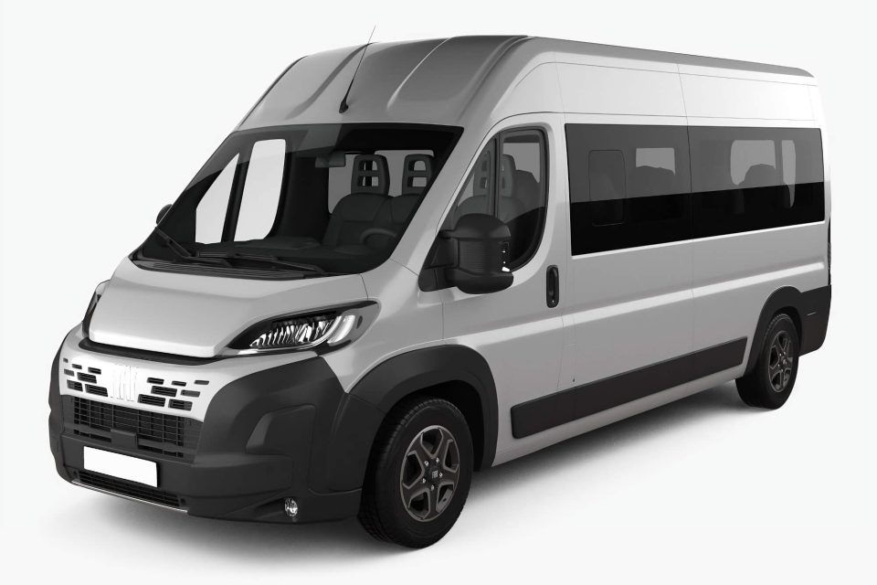 Fiat Ducato TPMR sur fond blanc - Minibus handicap - véhicule TPMR