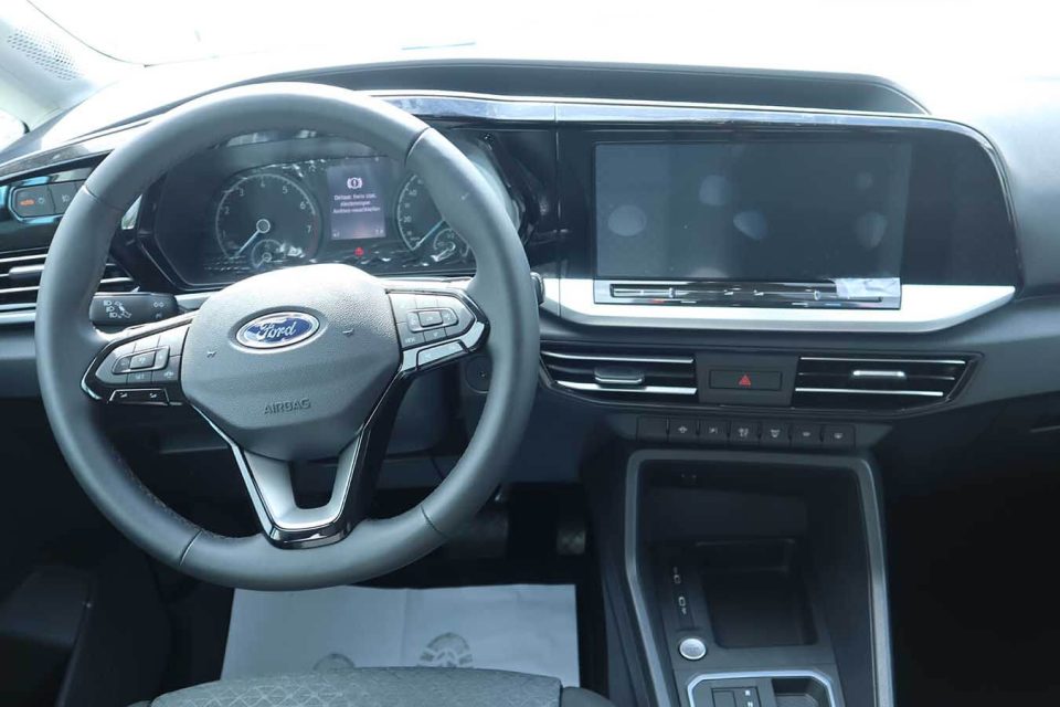 Ford Tourneo Connect TPMR poste de conduite