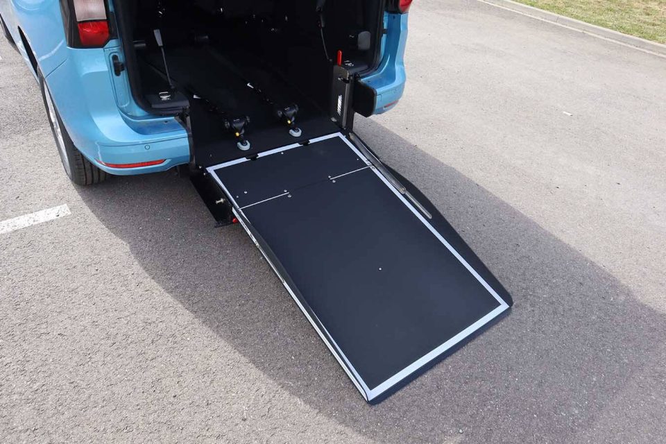 Ford Tourneo Connect TPMR rampe déployée