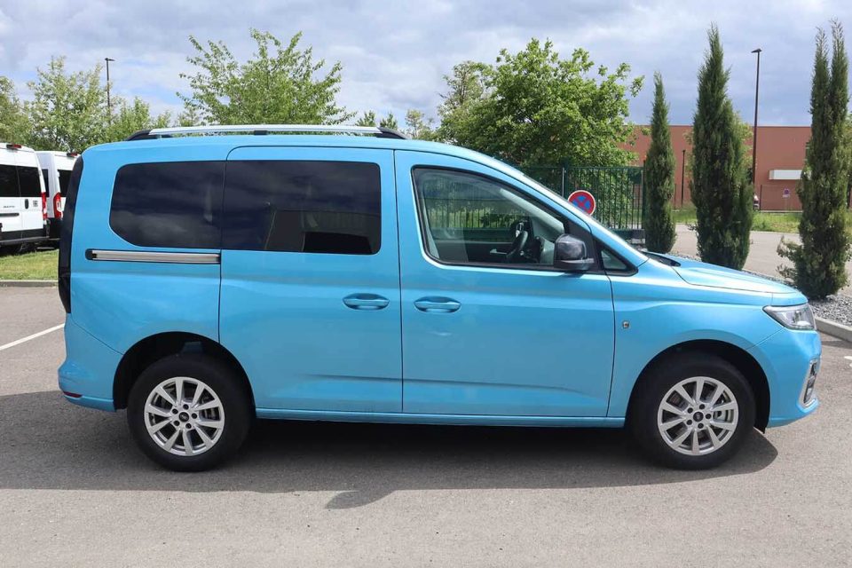 Ford Tourneo Connect TPMR côté
