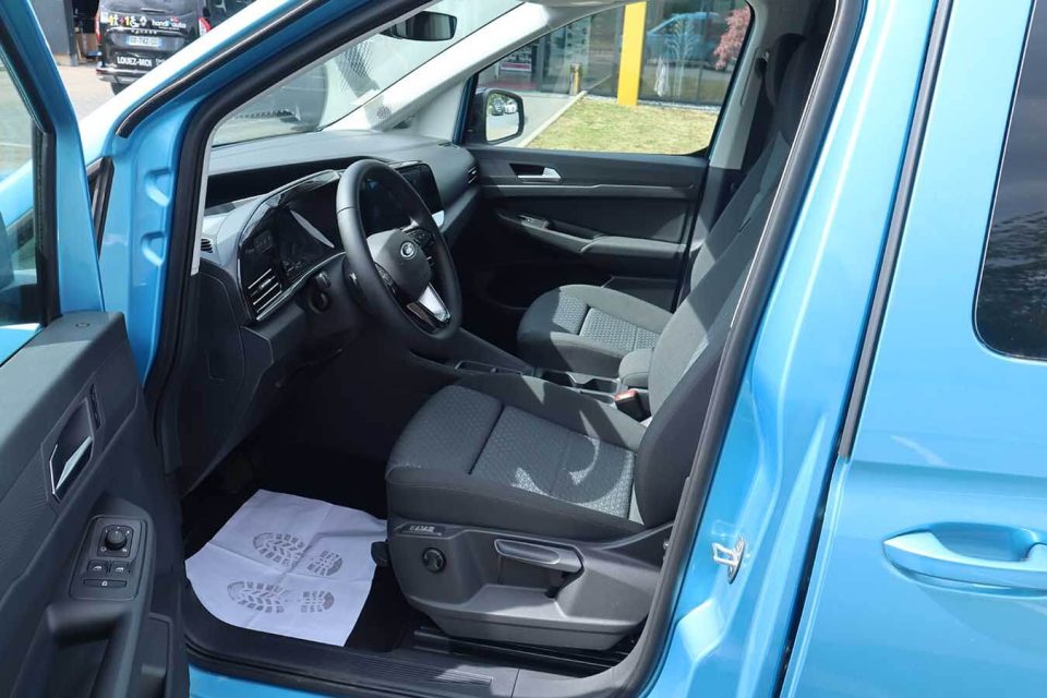 Ford Tourneo Connect TPMR poste de conduite