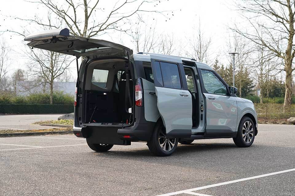 Ford Tourneo Courier TPMR coffre ouvert