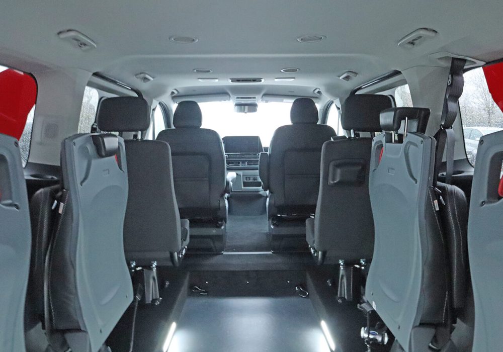 Ford Tourneo Custom TPMR vue intérieure depuis le décaissement - minibus tpmr - voiture handicap