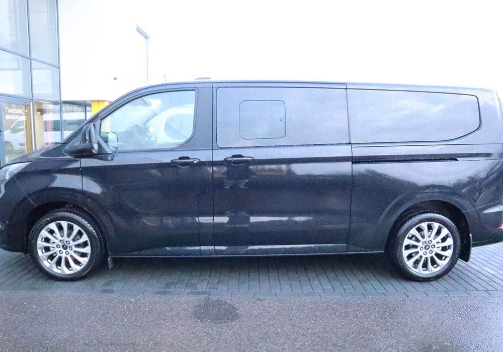 Ford Tourneo Custom TPMR vue de profil - minibus tpmr - voiture handicap