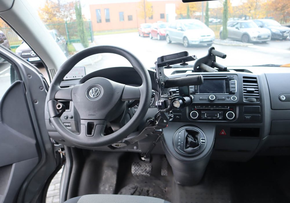 Poste de conduite aménagé tétraplégique sur Volkswagen T5