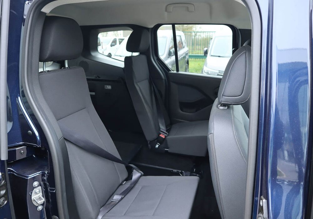 Mercedes-Benz Classe T TPMR Bleu Cavansite espace passager arrière