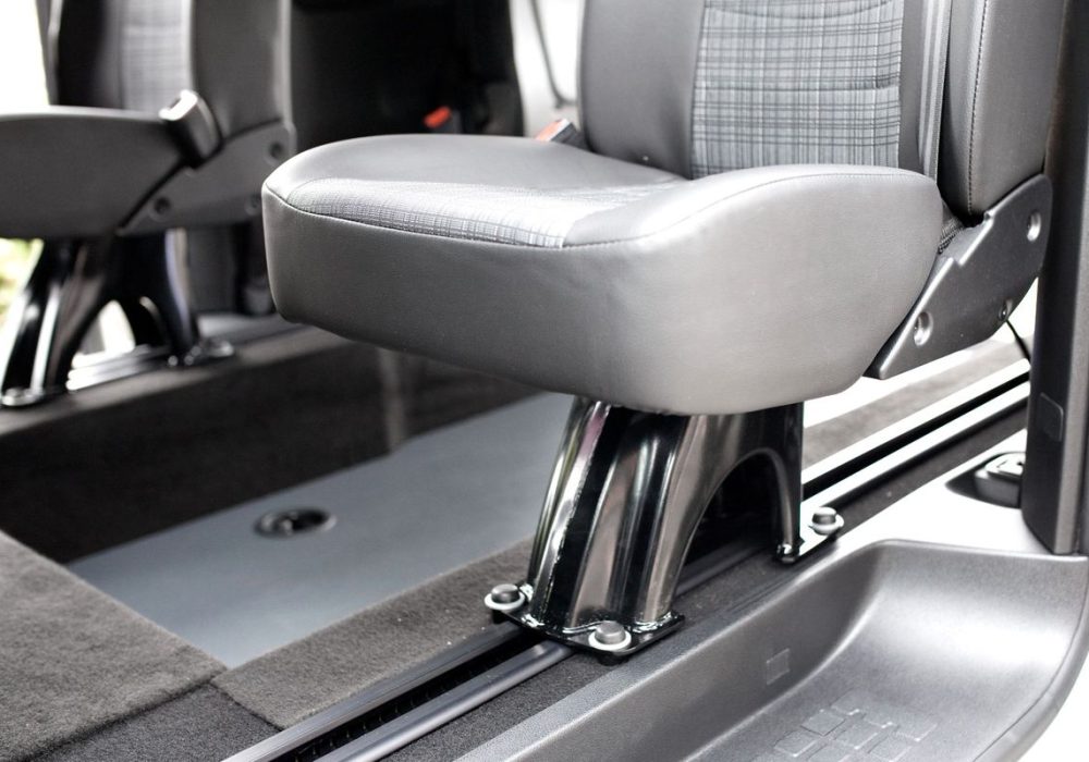 Support des sièges fixes en rang 2 sur Peugeot Expert Combi TPMR - véhicule handicap