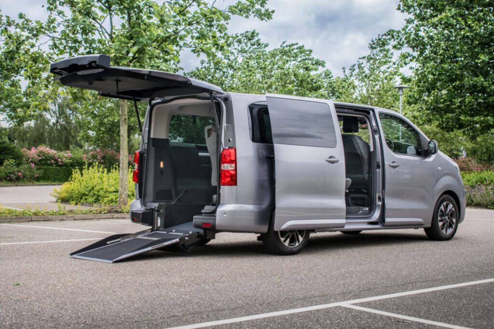 Peugeot e-Expert Combi XL TPMR rampe
