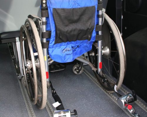 Système d'ancrage TPMR 4 points pour fauteuils roulants 150 - 200kg 2